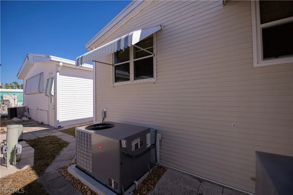 181 Caravan Circle North Fort Myers FL 33903