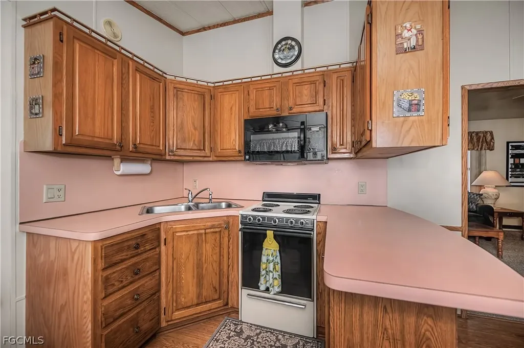 181 Caravan Circle North Fort Myers FL 33903