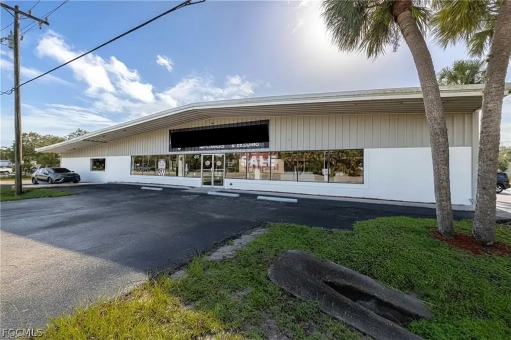 575 S Main Street Labelle FL 33935