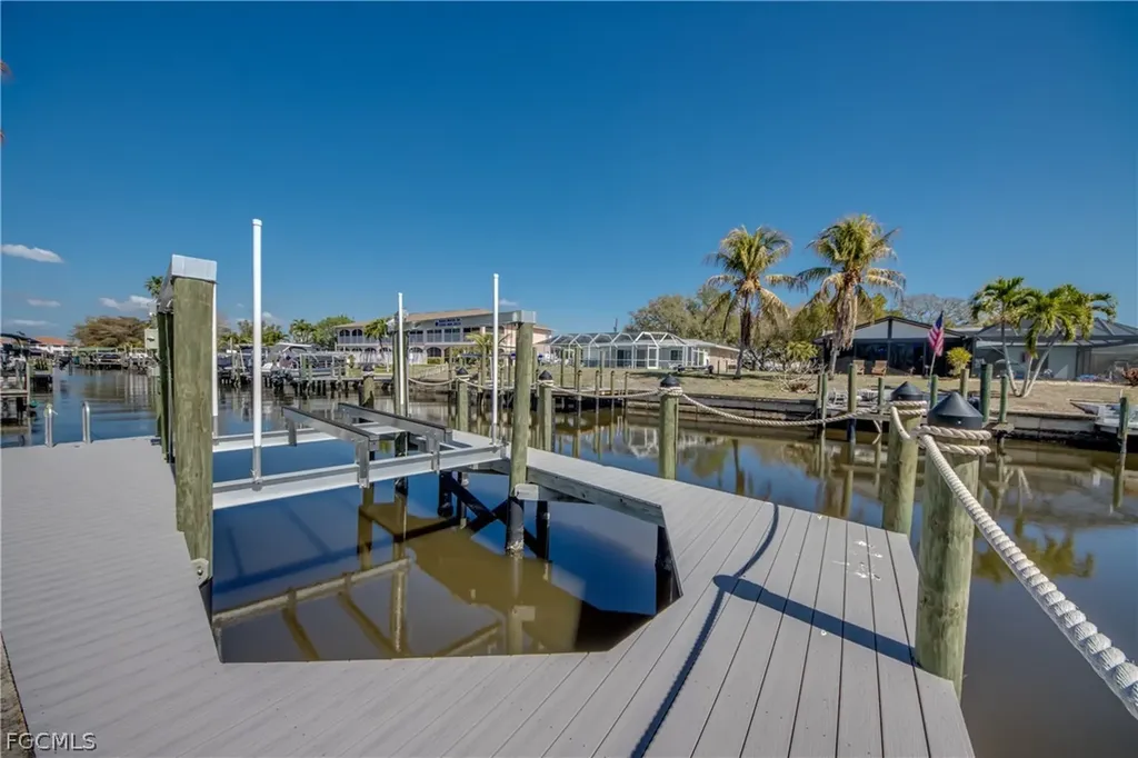 4413 SE 13th Place Cape Coral FL 33904