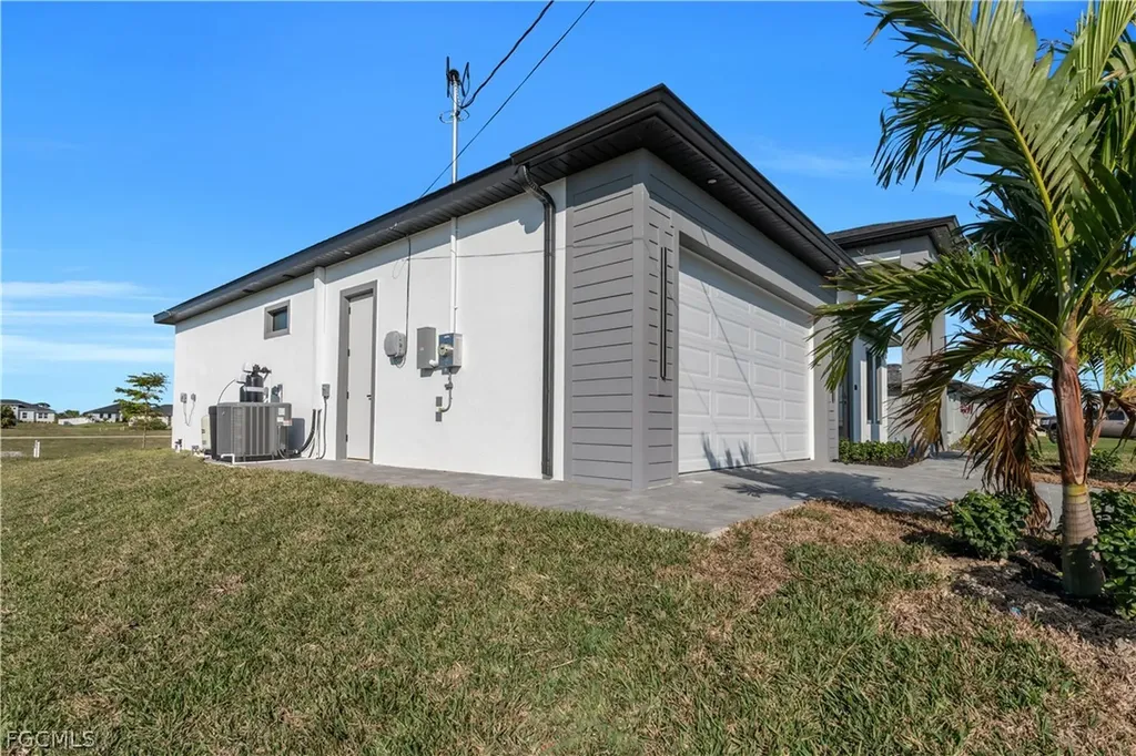 3817 NW 40th Street Cape Coral FL 33993