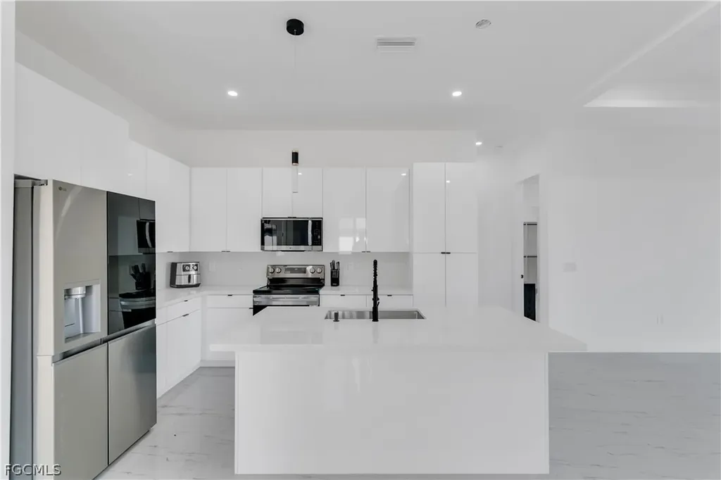 3817 NW 40th Street Cape Coral FL 33993