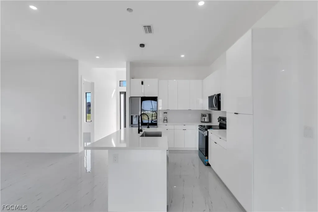 3817 NW 40th Street Cape Coral FL 33993