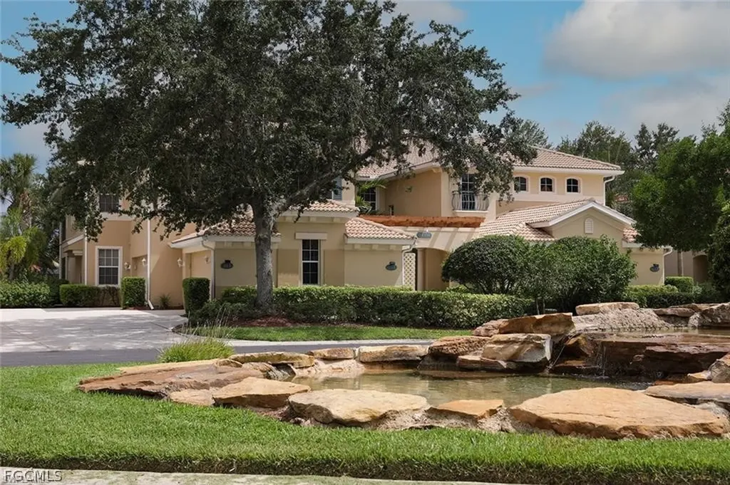 Fort Myers FL, 12052 Brassie Bend, Unit 201