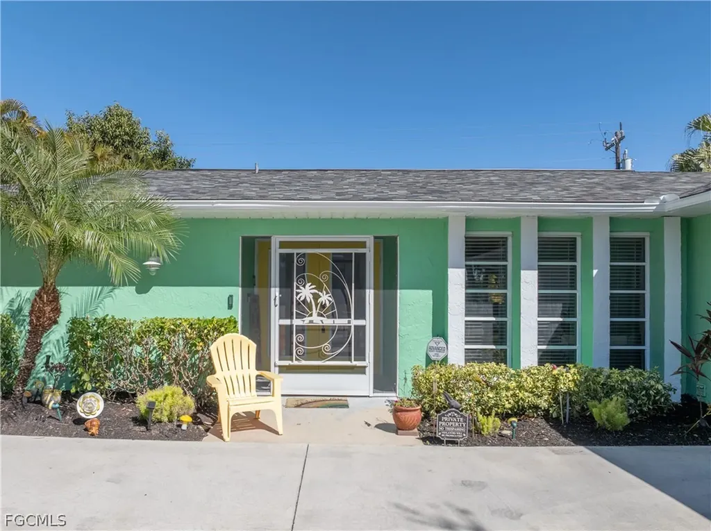 913 SE 26th Terrace Cape Coral FL 33904
