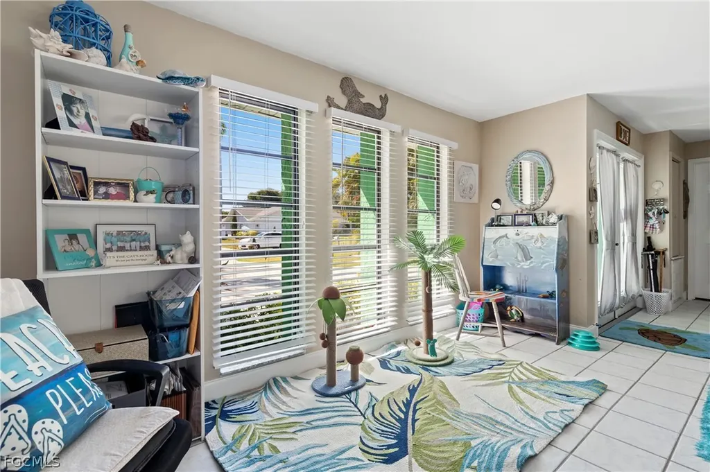 913 SE 26th Terrace Cape Coral FL 33904