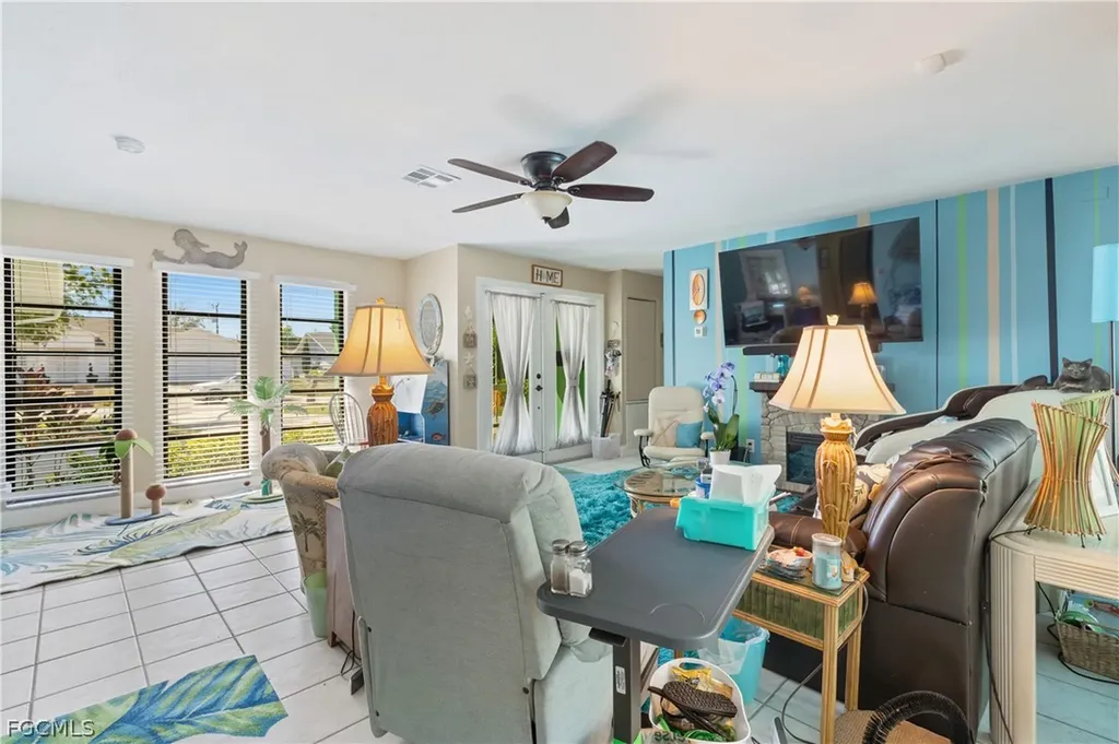 913 SE 26th Terrace Cape Coral FL 33904