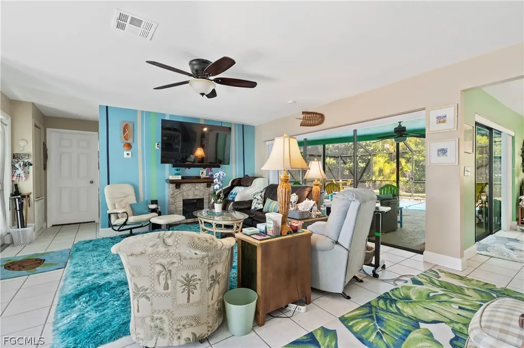 913 SE 26th Terrace Cape Coral FL 33904