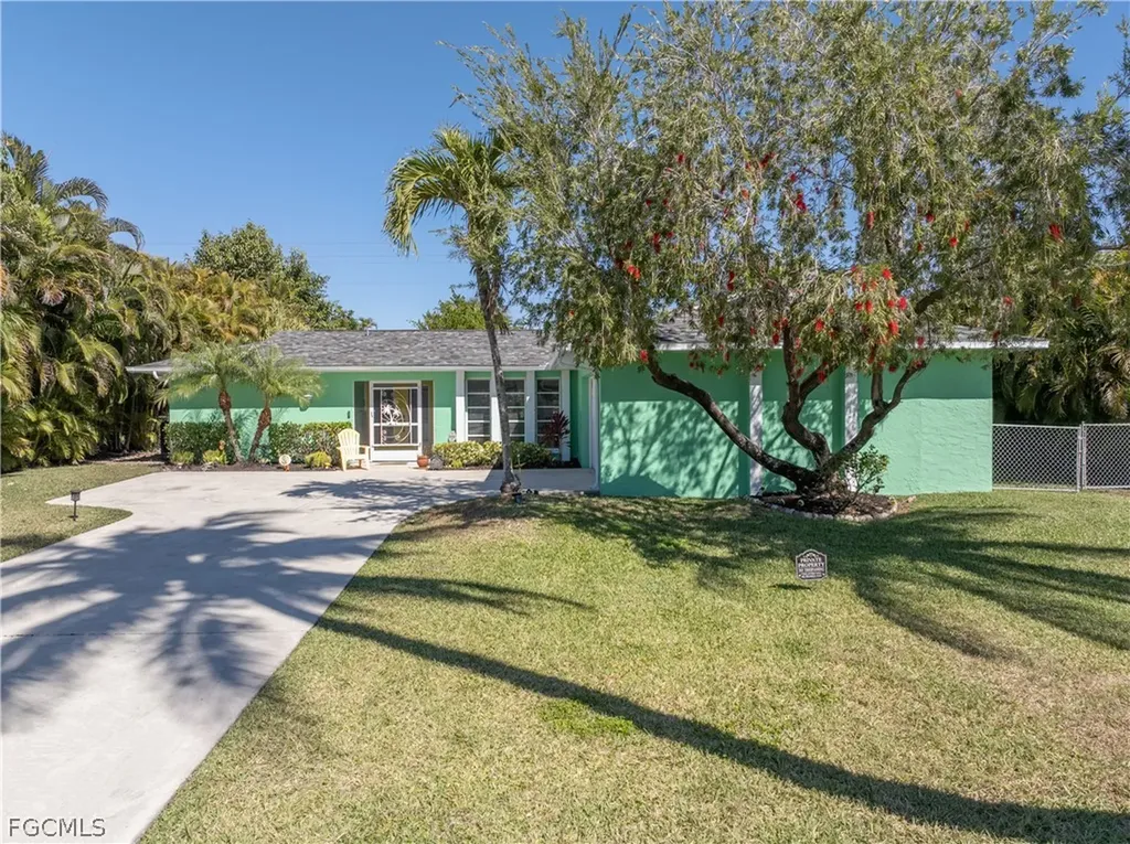 913 SE 26th Terrace Cape Coral FL 33904