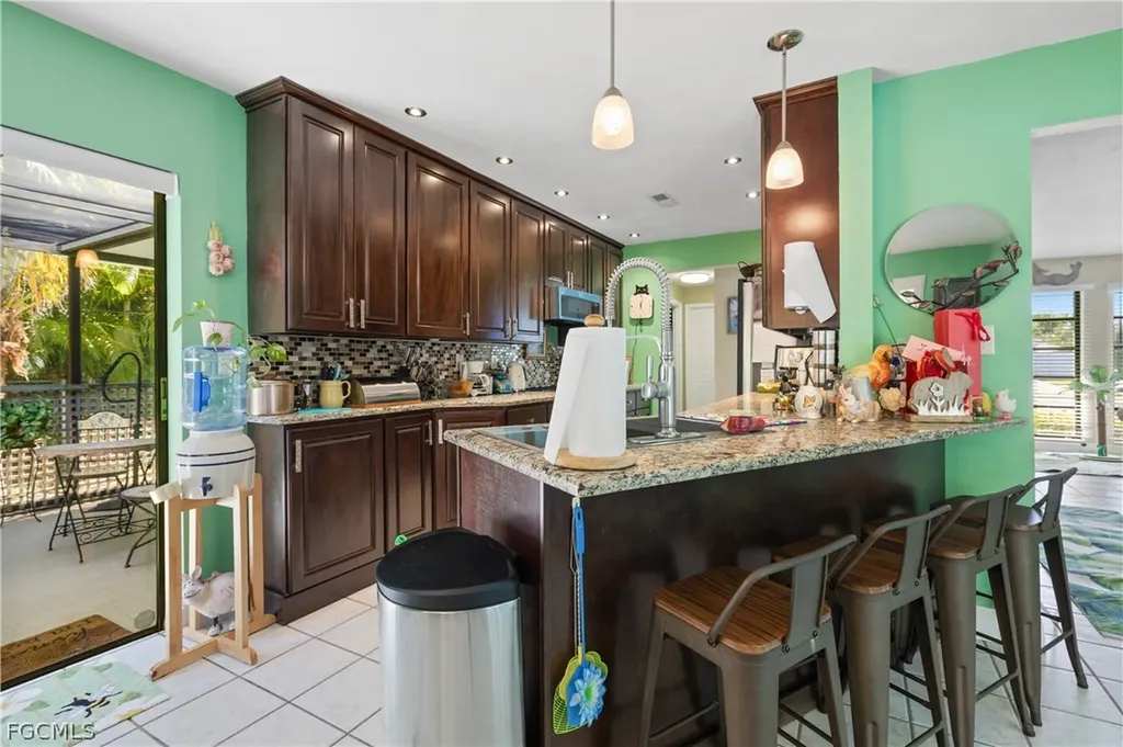 913 SE 26th Terrace Cape Coral FL 33904