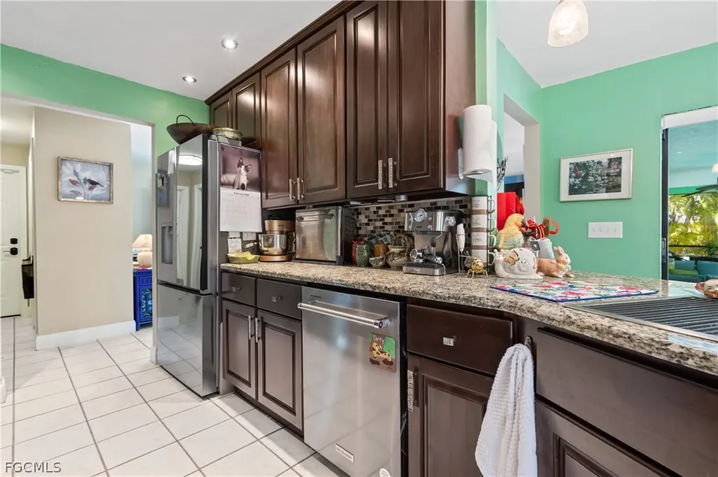913 SE 26th Terrace Cape Coral FL 33904