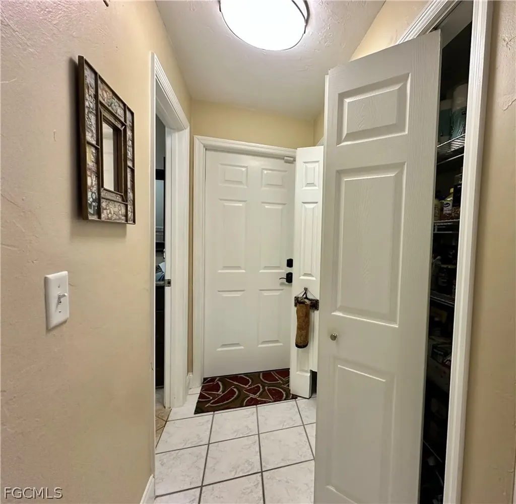 913 SE 26th Terrace Cape Coral FL 33904