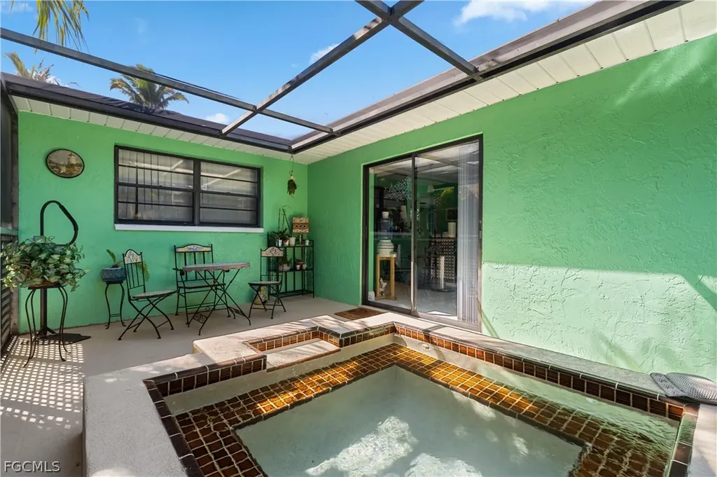 913 SE 26th Terrace Cape Coral FL 33904