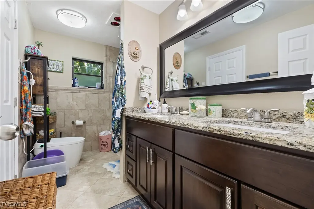 913 SE 26th Terrace Cape Coral FL 33904