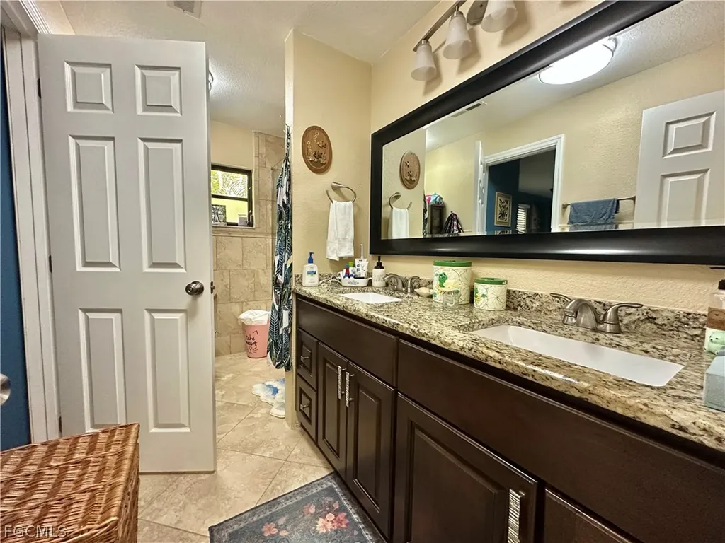 913 SE 26th Terrace Cape Coral FL 33904
