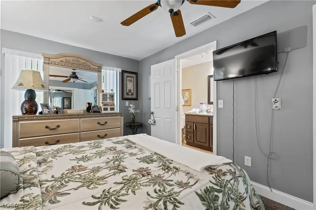 913 SE 26th Terrace Cape Coral FL 33904