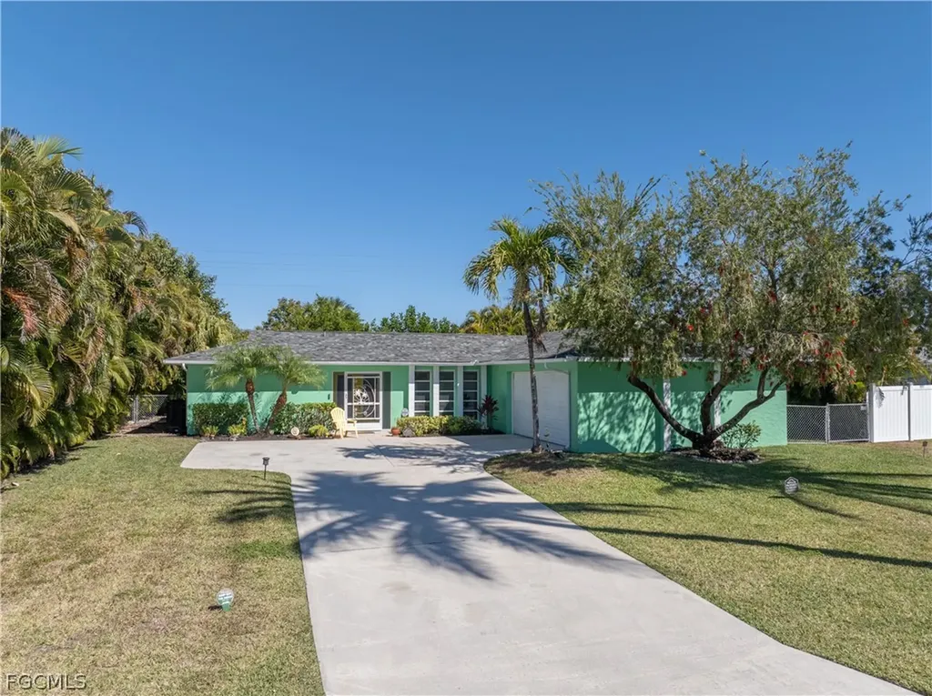 913 SE 26th Terrace Cape Coral FL 33904