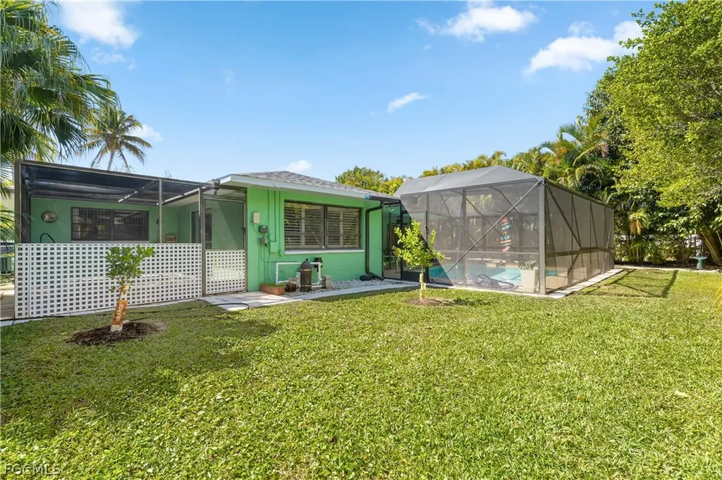 913 SE 26th Terrace Cape Coral FL 33904