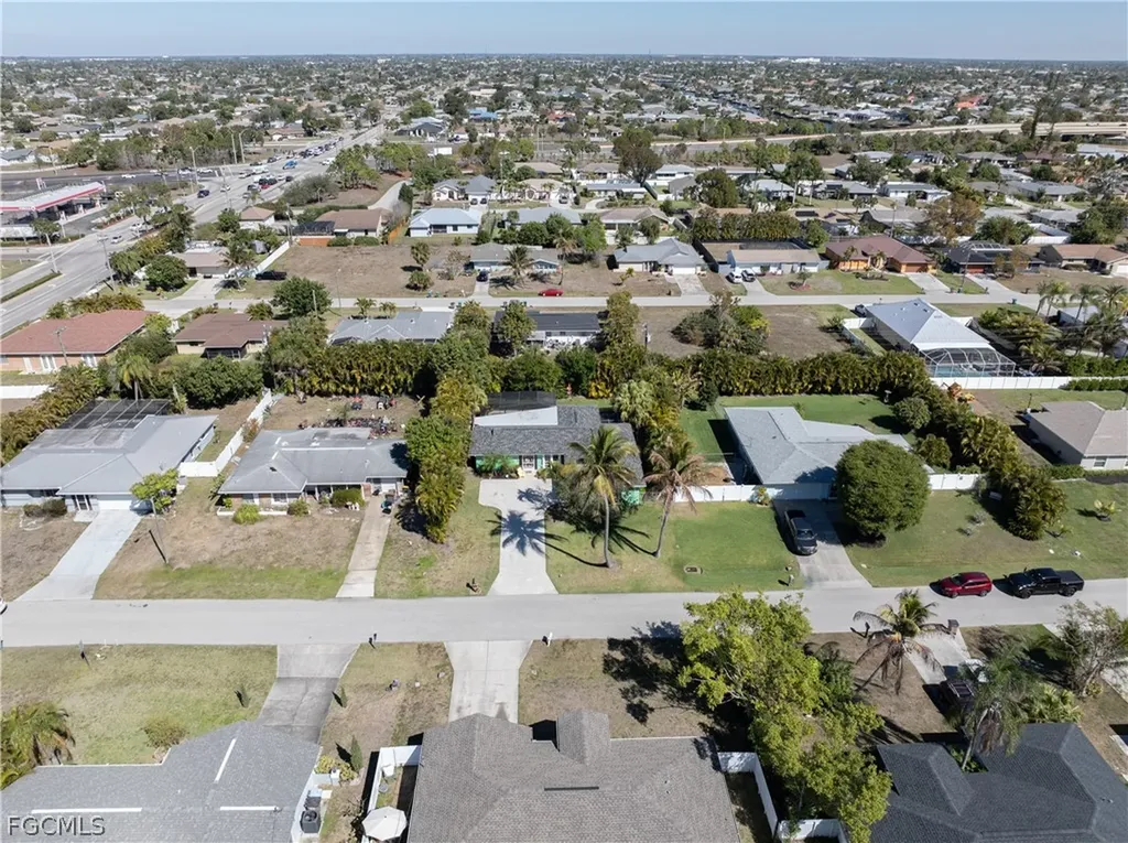 913 SE 26th Terrace Cape Coral FL 33904
