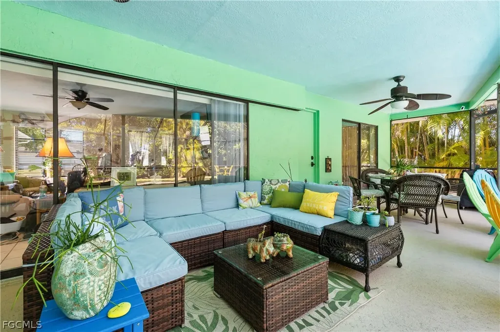 913 SE 26th Terrace Cape Coral FL 33904