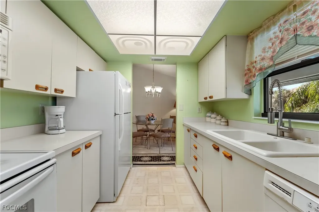 8340 Charter Club Circle Fort Myers FL 33919