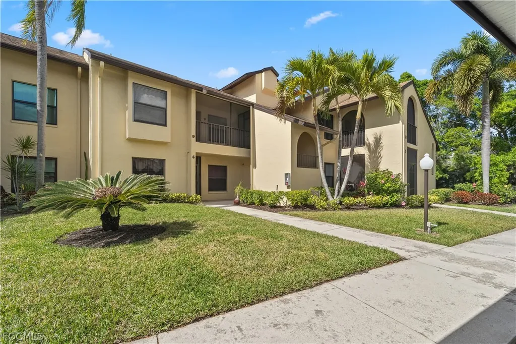 8340 Charter Club Circle Fort Myers FL 33919