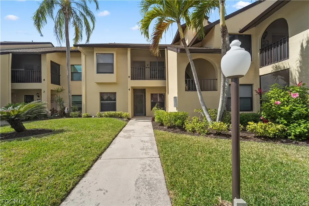 8340 Charter Club Circle Fort Myers FL 33919