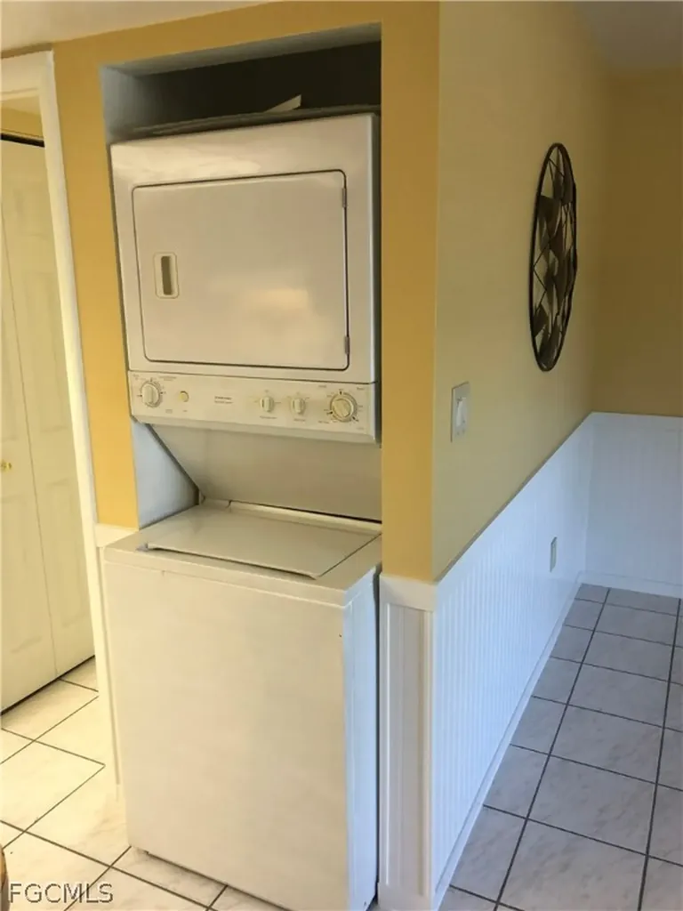 1031 SE 9th Street Cape Coral FL 33990