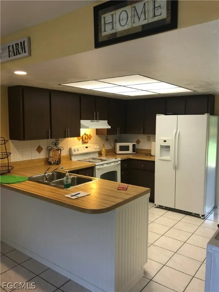 1031 SE 9th Street Cape Coral FL 33990