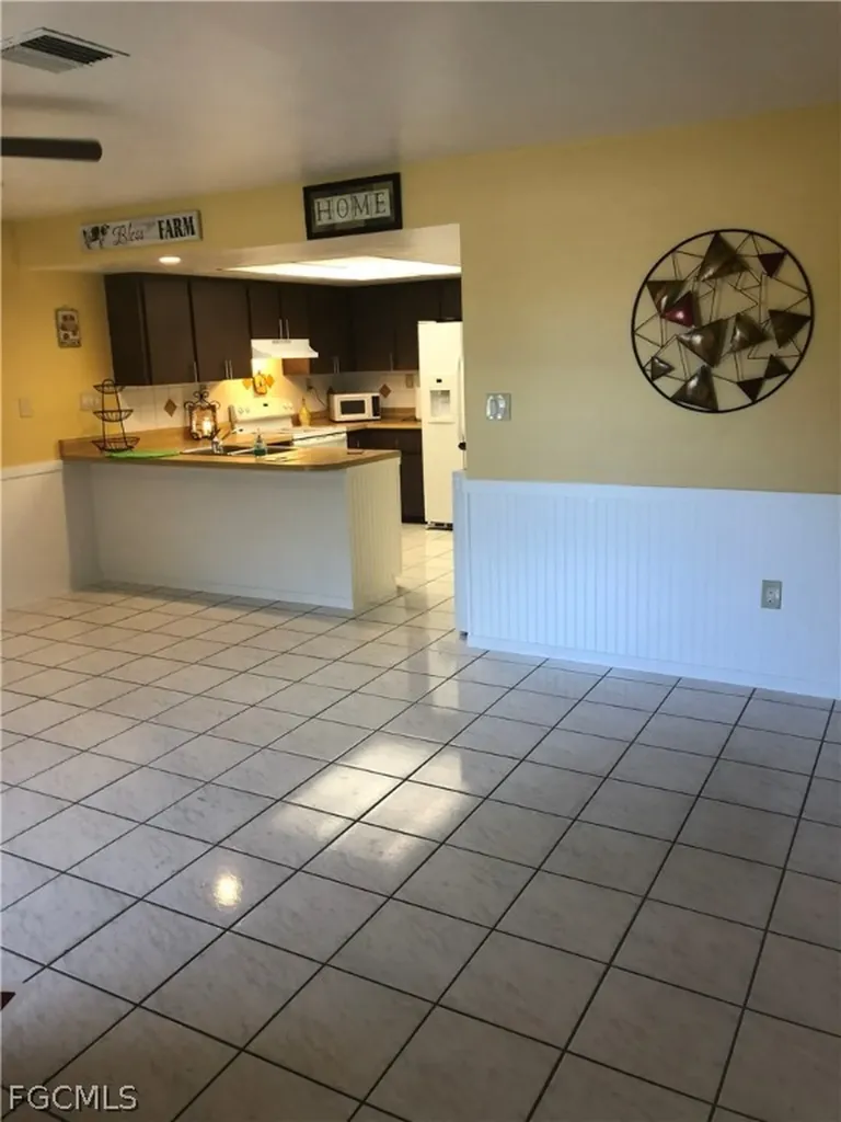 1031 SE 9th Street Cape Coral FL 33990