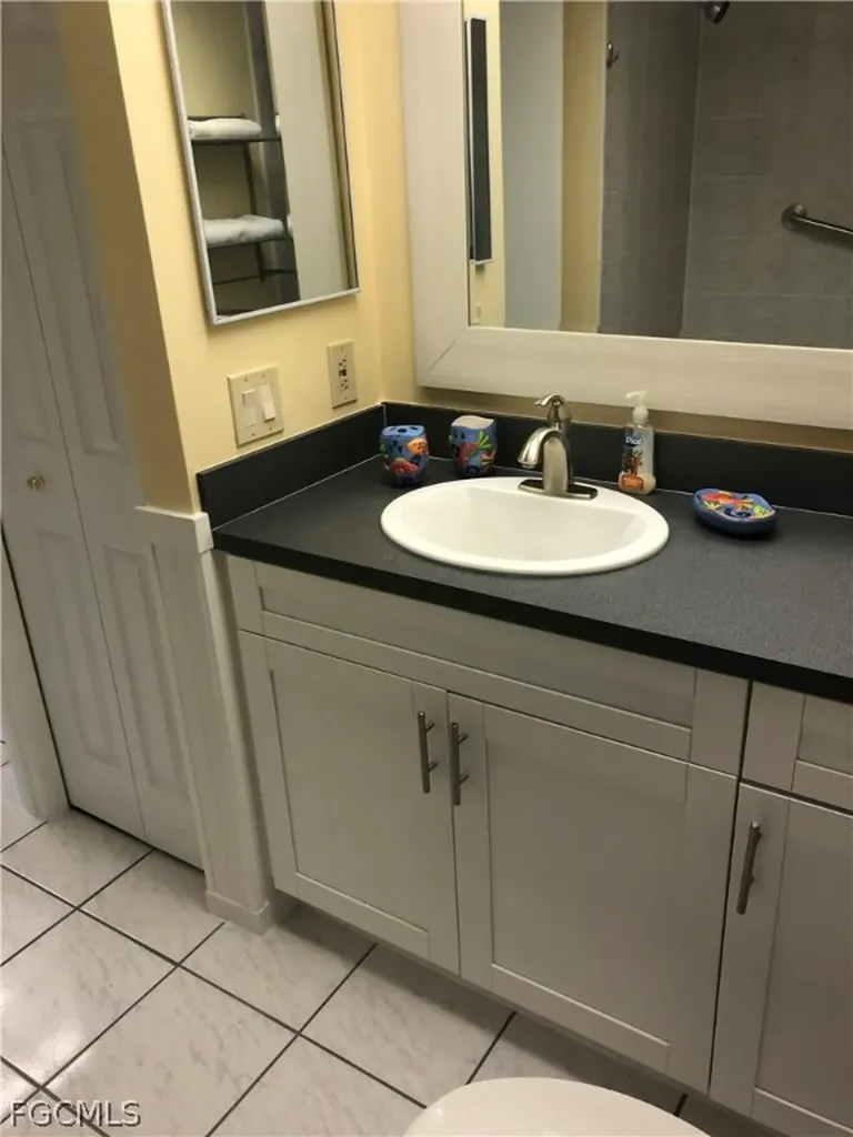 1031 SE 9th Street Cape Coral FL 33990