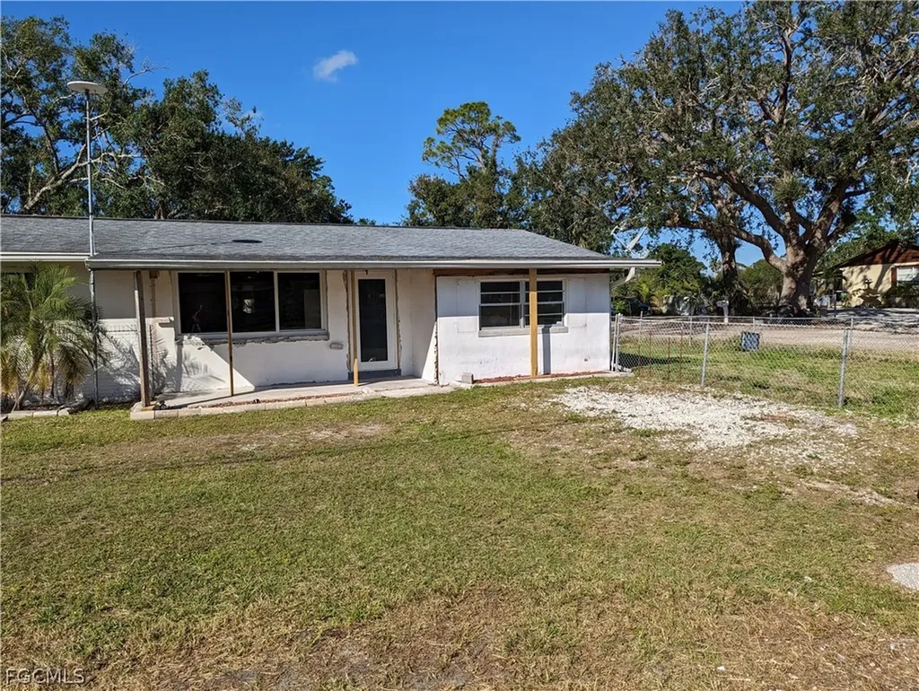 1802 Atlantic Avenue North Fort Myers FL 33903