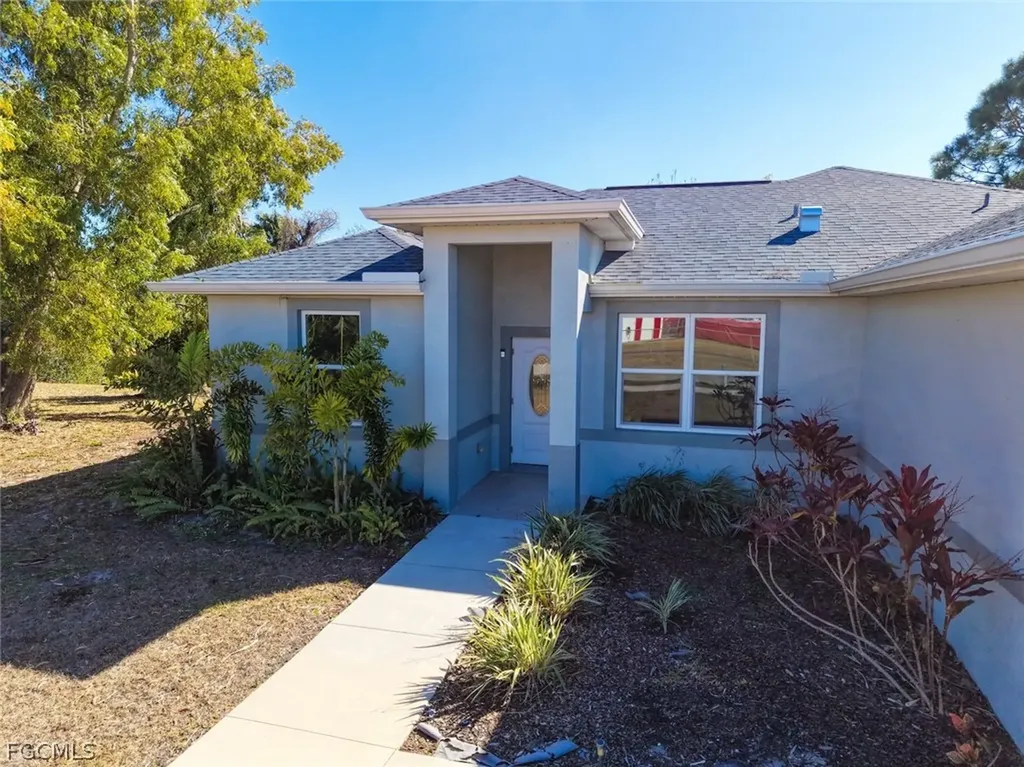 897 Iris Drive North Fort Myers FL 33903