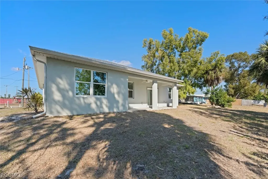 897 Iris Drive North Fort Myers FL 33903