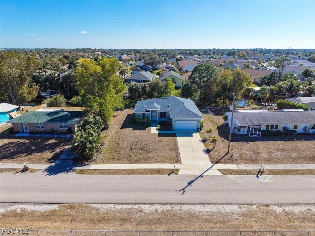 897 Iris Drive North Fort Myers FL 33903