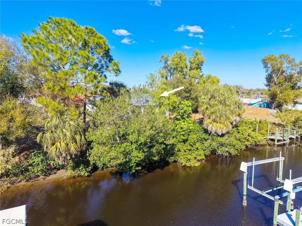 897 Iris Drive North Fort Myers FL 33903