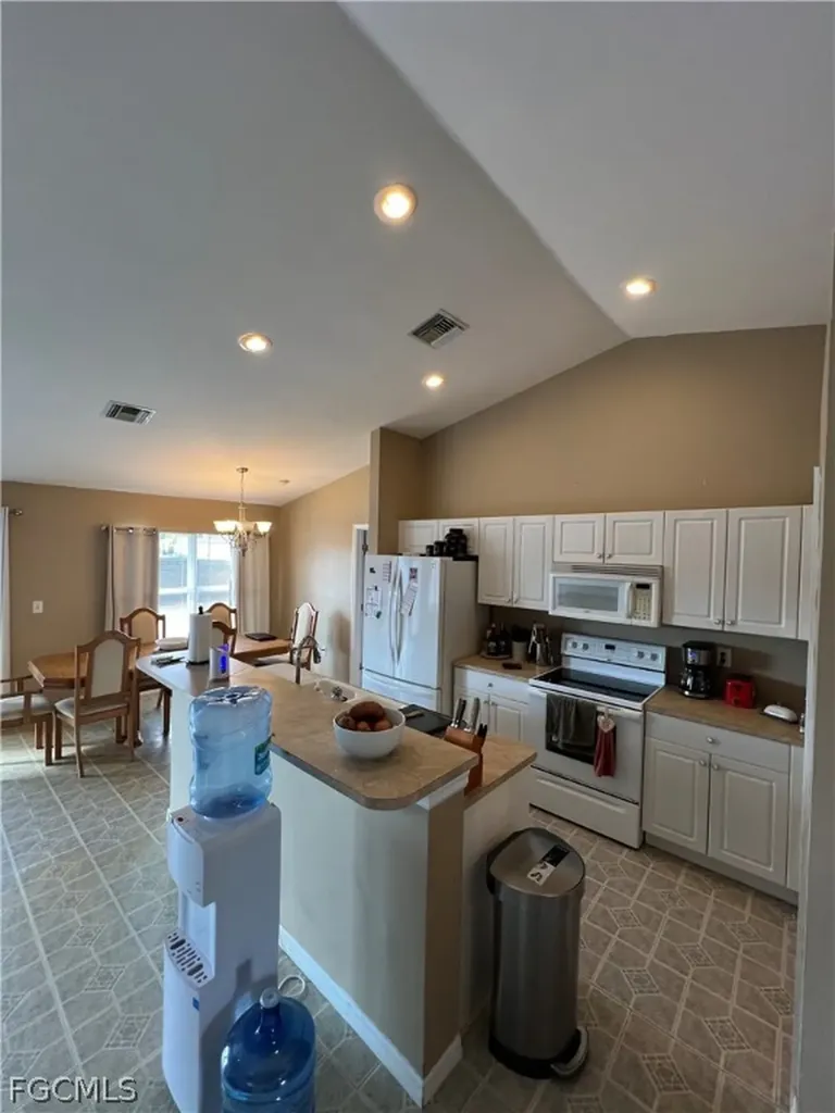 3446 NE 10th Avenue Cape Coral FL 33909