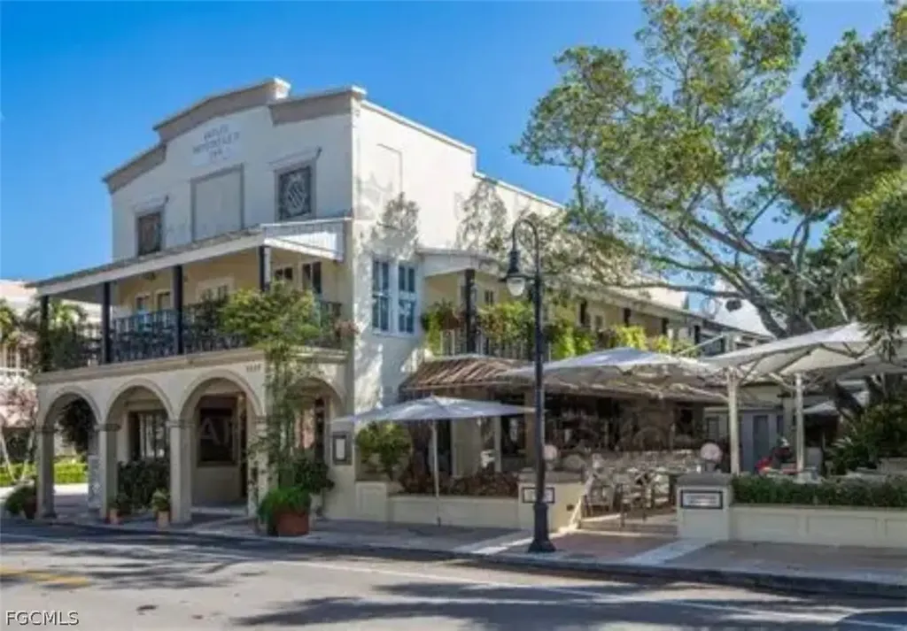 663 110th Avenue N Naples FL 34108