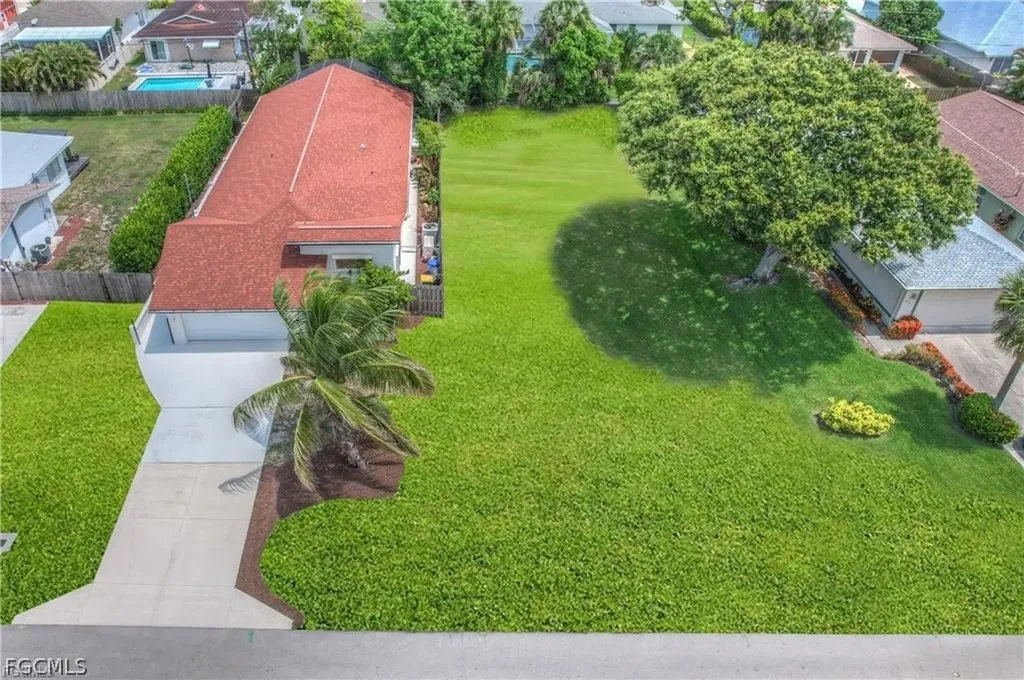 663 110th Avenue N Naples FL 34108