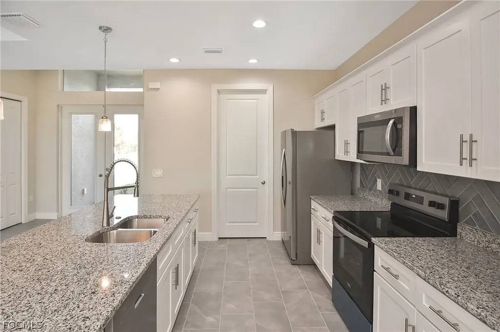 2504 NW 9th Avenue Cape Coral FL 33993
