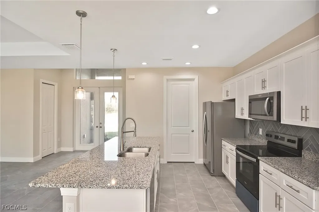 2504 NW 9th Avenue Cape Coral FL 33993