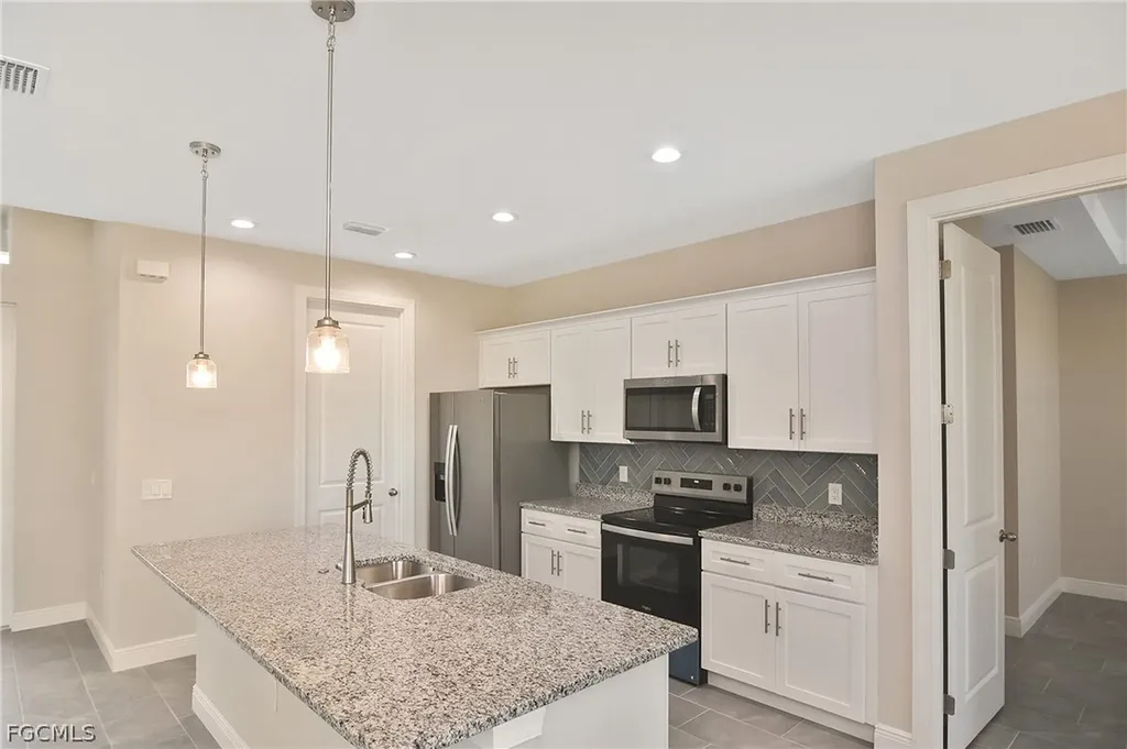 2504 NW 9th Avenue Cape Coral FL 33993
