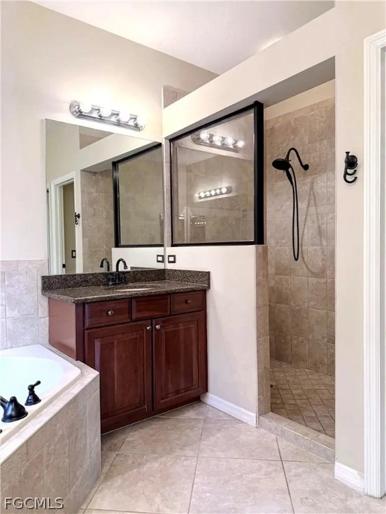 2822 Via Piazza Loop Fort Myers FL 33905