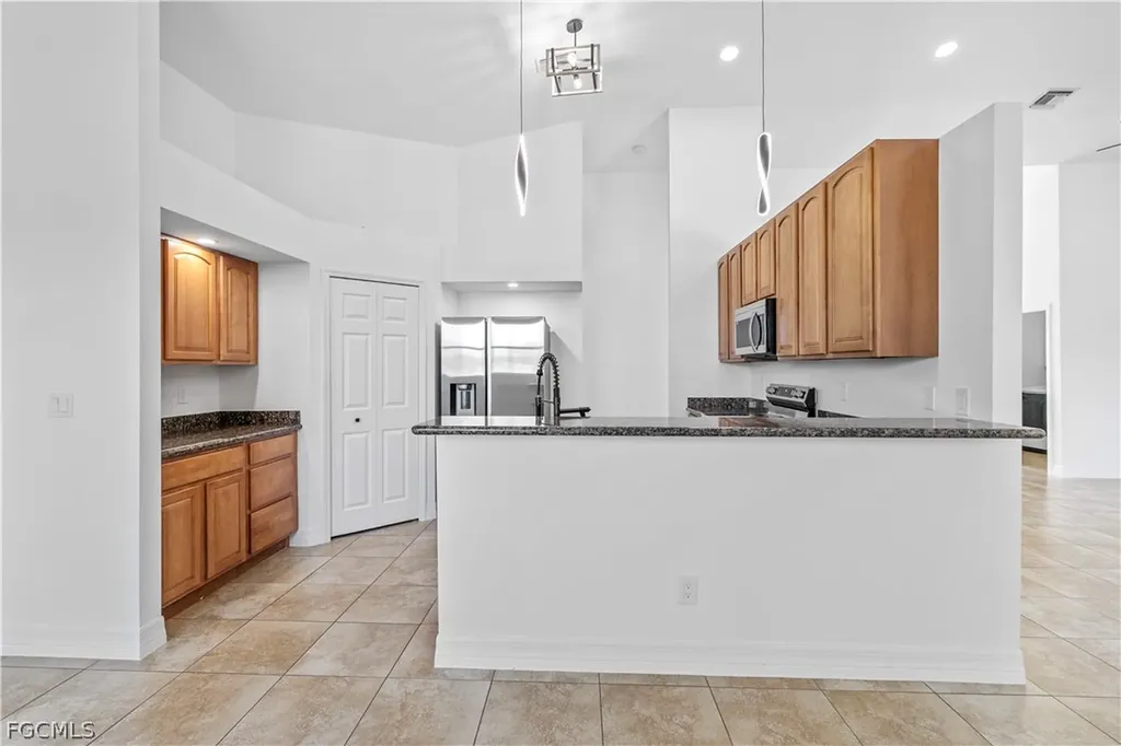 401 NW 27th Avenue Cape Coral FL 33993