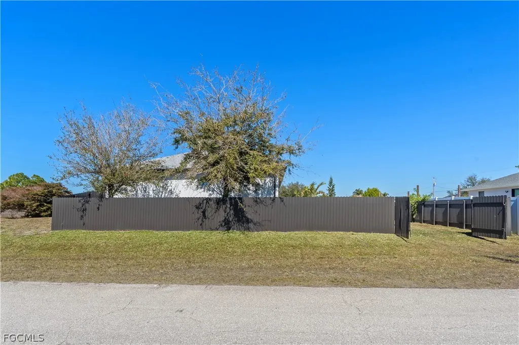 401 NW 27th Avenue Cape Coral FL 33993