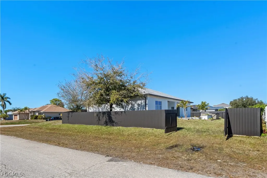 401 NW 27th Avenue Cape Coral FL 33993