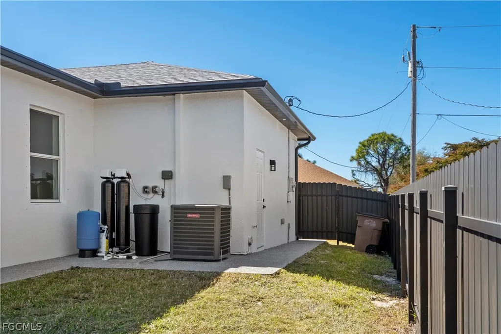 401 NW 27th Avenue Cape Coral FL 33993
