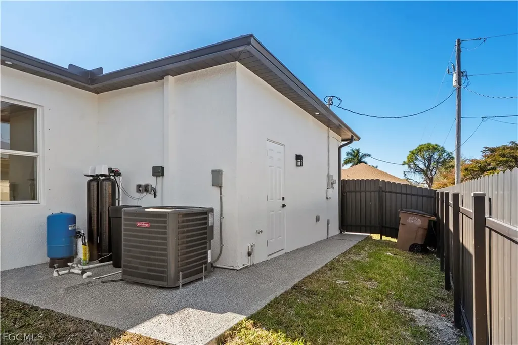 401 NW 27th Avenue Cape Coral FL 33993