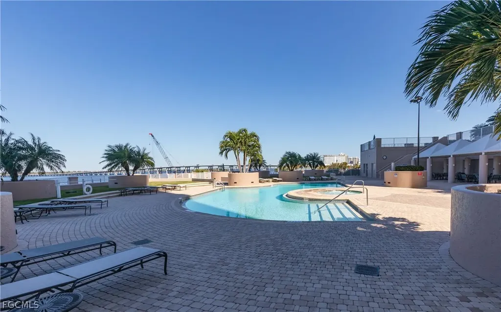 2090 W First Street Fort Myers FL 33901