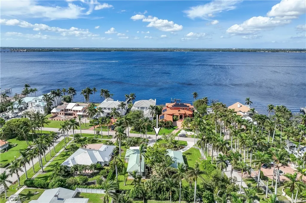 3209 W Riverside Drive Fort Myers FL 33901